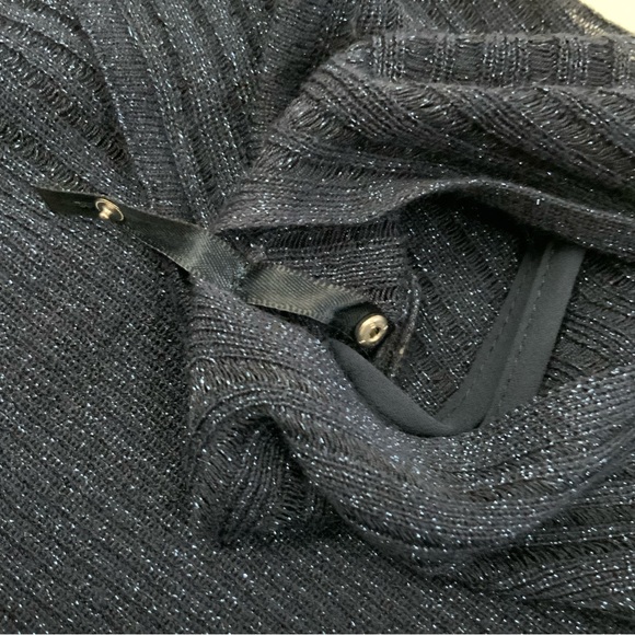 White House Black Market Asymmetric Drape One Shoulder Shimmer Sweater Top
XS - Picture 11 of 11